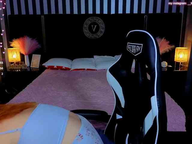 ClumsyNana webcam