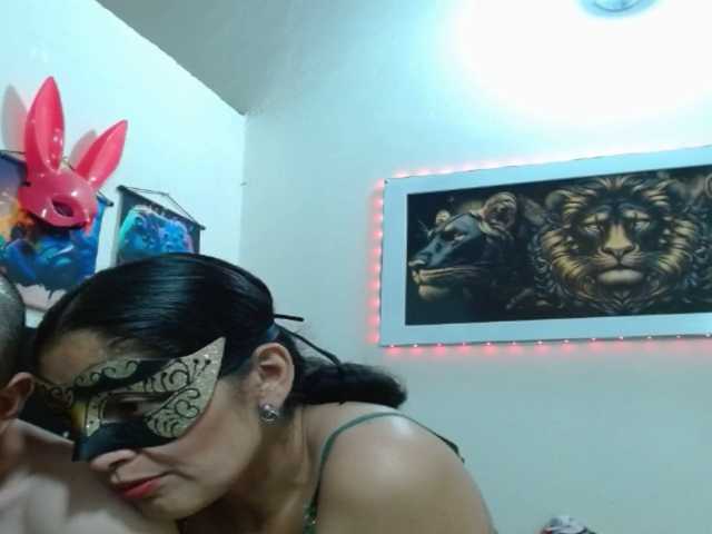 couplehot27 live cam on BongaCams
