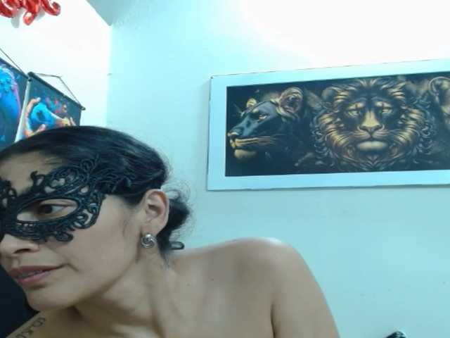 le modèle couplehot27 est en webcam porno dans un show sur le site bongacams, il possède les tags suivants: Latino/Hispanic,Brunette,Shaved