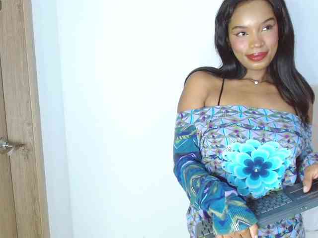 AlanaBale webcam