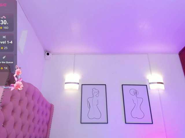 QueenLatina live cam on UnifiedCams