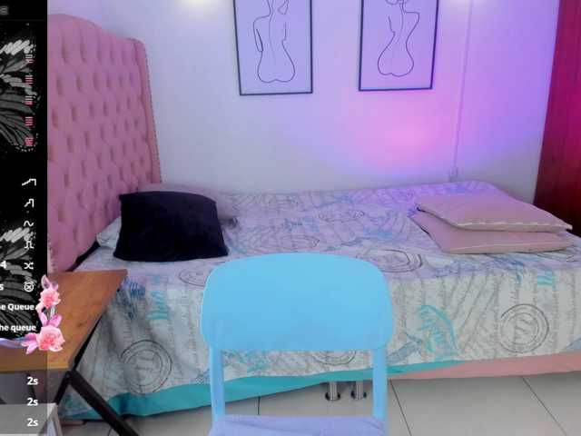 QueenLatina live cam preview