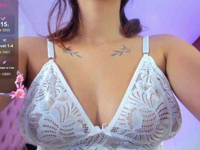 QueenLatina webcam