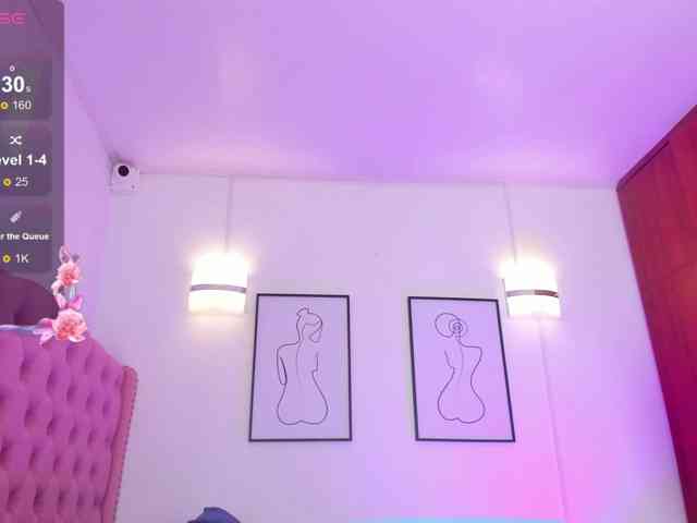 QueenLatina webcam