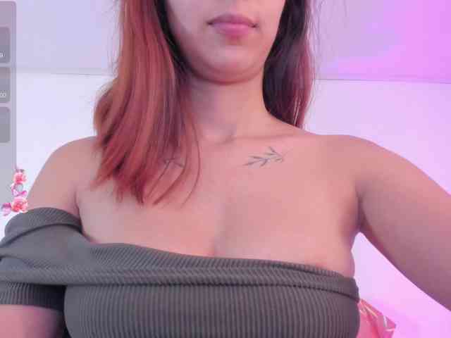 QueenLatina webcam