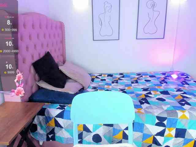 QueenLatina webcam