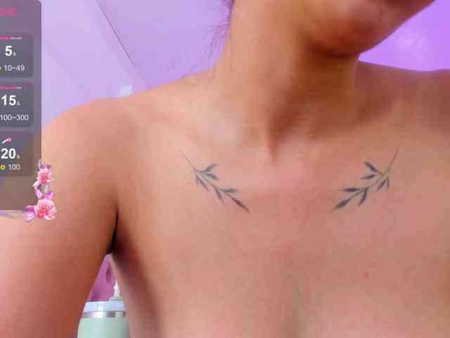 QueenLatina webcam