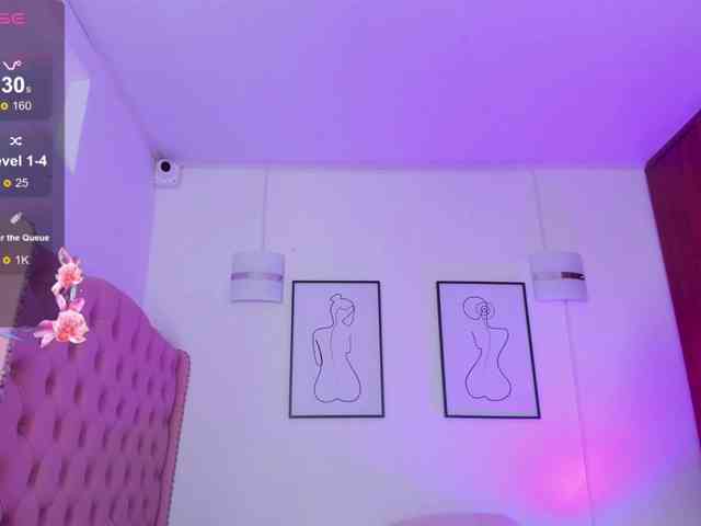 QueenLatina webcam