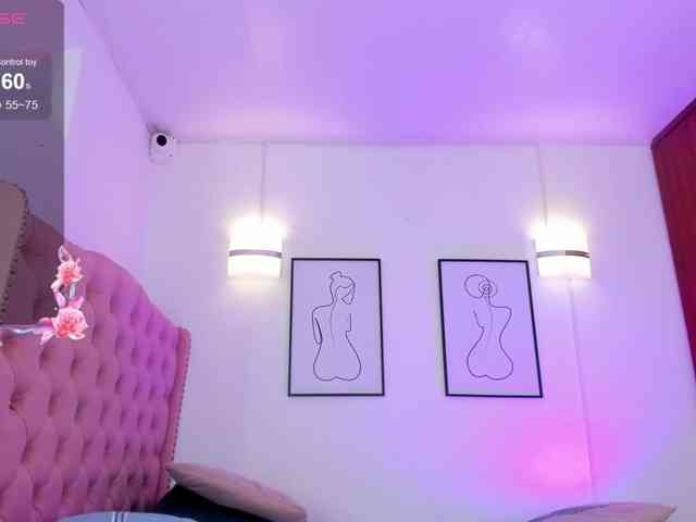 QueenLatina webcam
