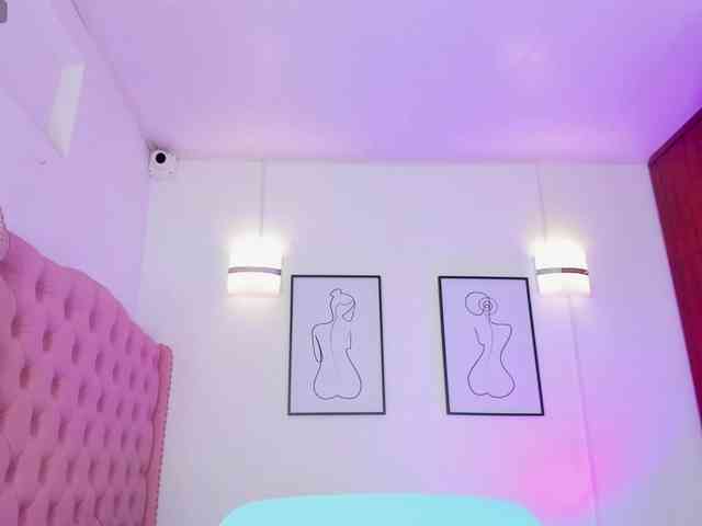 QueenLatina webcam