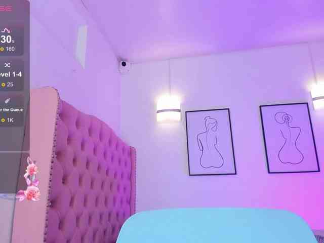 QueenLatina webcam