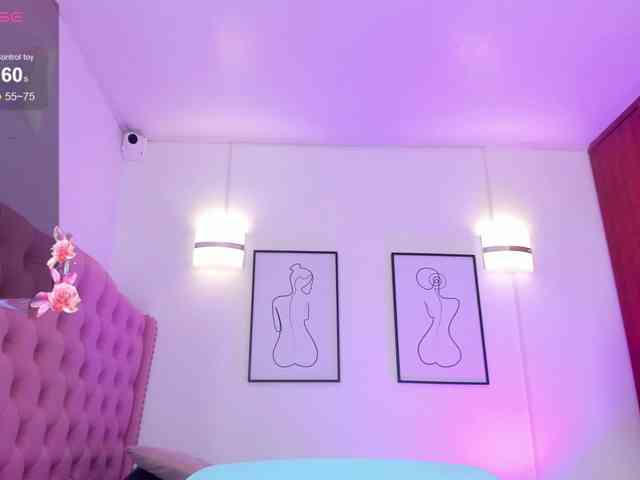QueenLatina webcam
