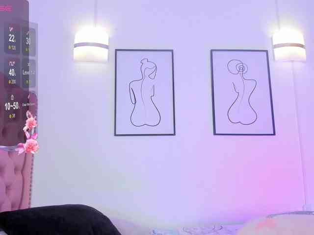 QueenLatina webcam