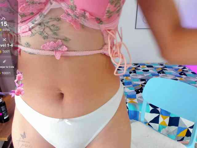 QueenLatina webcam