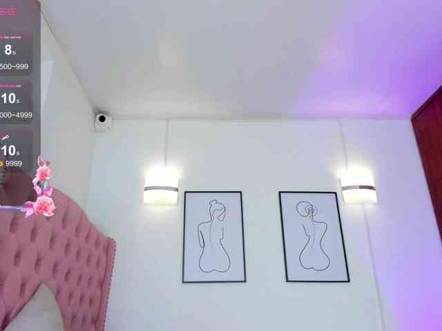 QueenLatina webcam