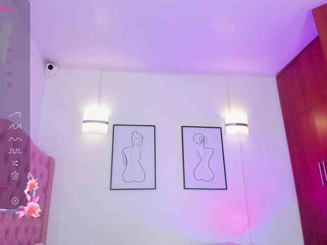 QueenLatina webcam