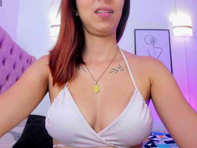 QueenLatina webcam