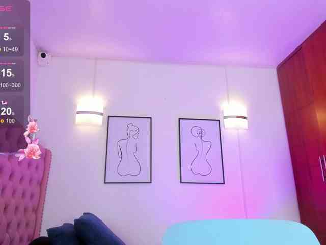 QueenLatina webcam