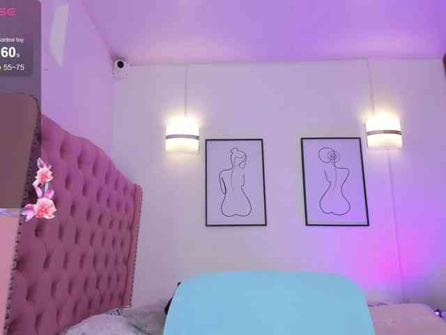 QueenLatina webcam