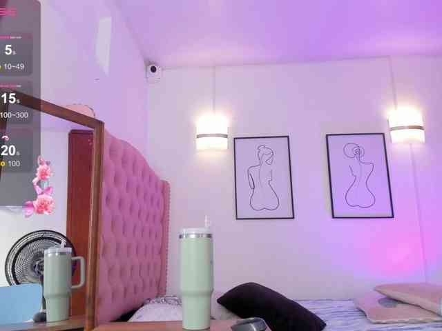 QueenLatina webcam