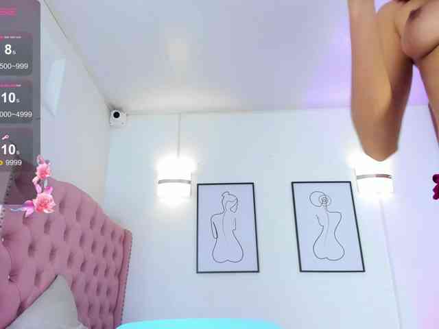 QueenLatina webcam