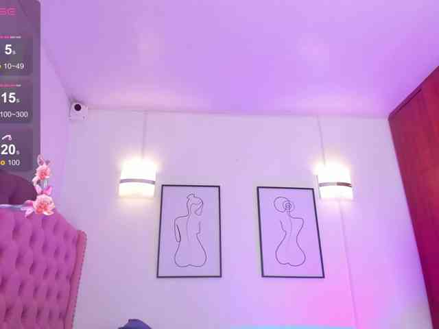 QueenLatina webcam