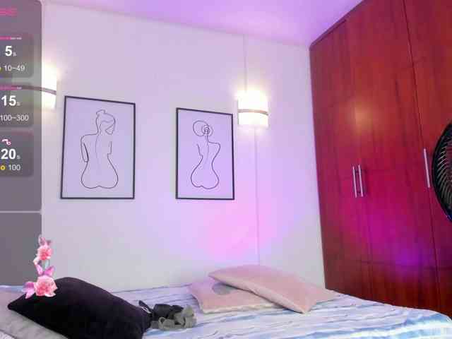 QueenLatina webcam