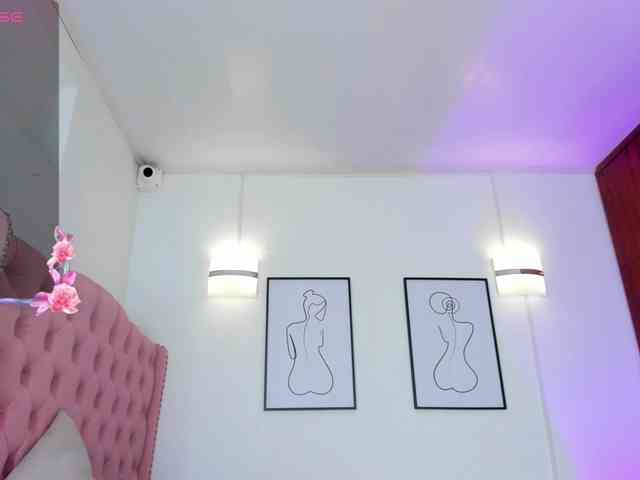 QueenLatina webcam