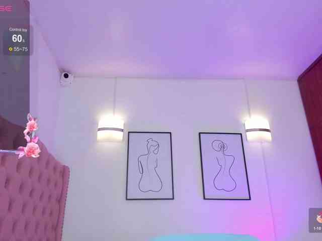 QueenLatina webcam