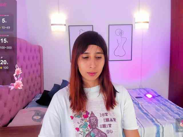 QueenLatina webcam