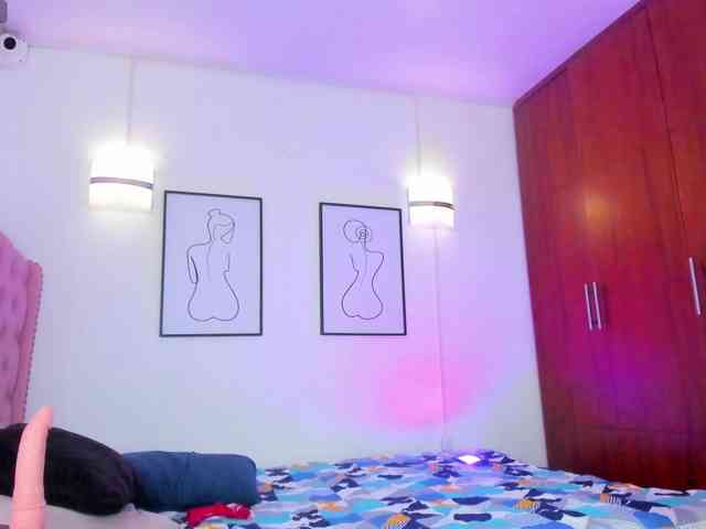 QueenLatina webcam
