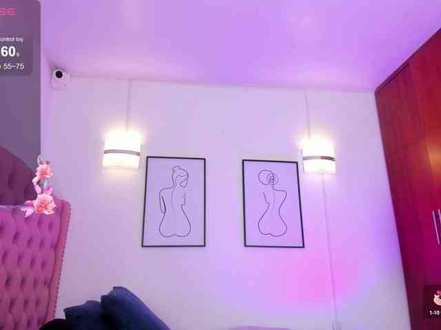 QueenLatina webcam