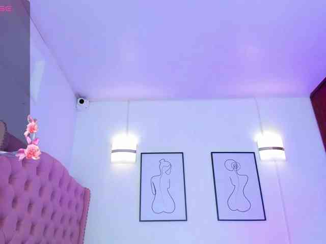 QueenLatina webcam