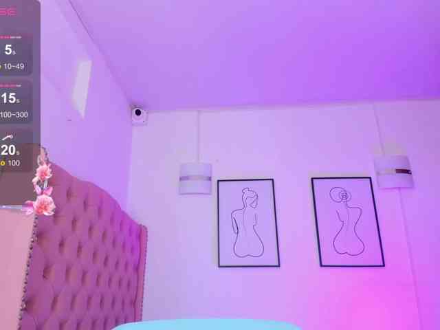 QueenLatina webcam