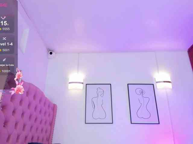 QueenLatina webcam