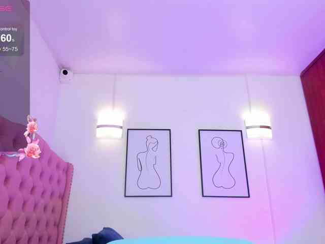 QueenLatina webcam