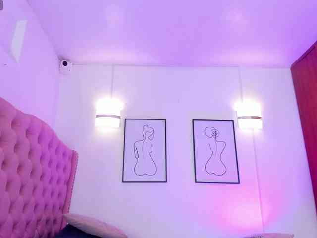 QueenLatina webcam