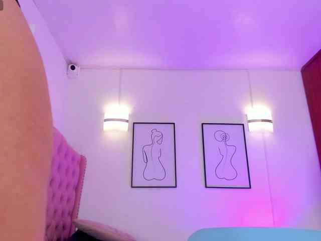QueenLatina webcam