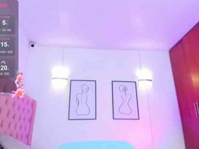 QueenLatina webcam