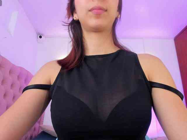QueenLatina webcam
