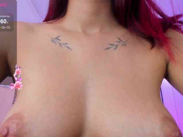 QueenLatina webcam