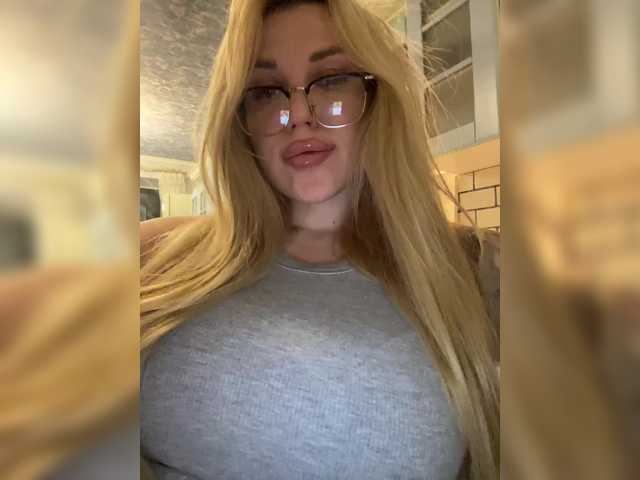 SonaZ, live now on BongaCams