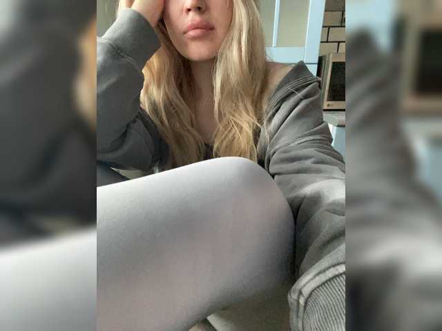 le modèle SonaZ est en webcam porno dans un show sur le site bongacams, il possède les tags suivants: White/Caucasian,Blonde,Trimmed