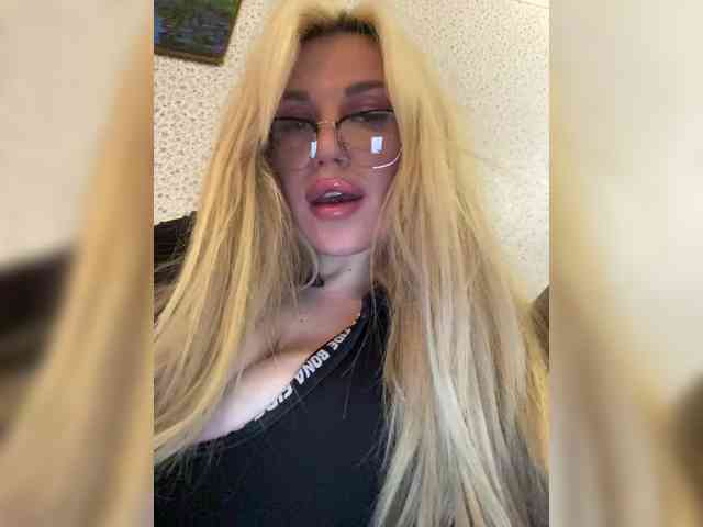 SonaZ live female cam on bongacams