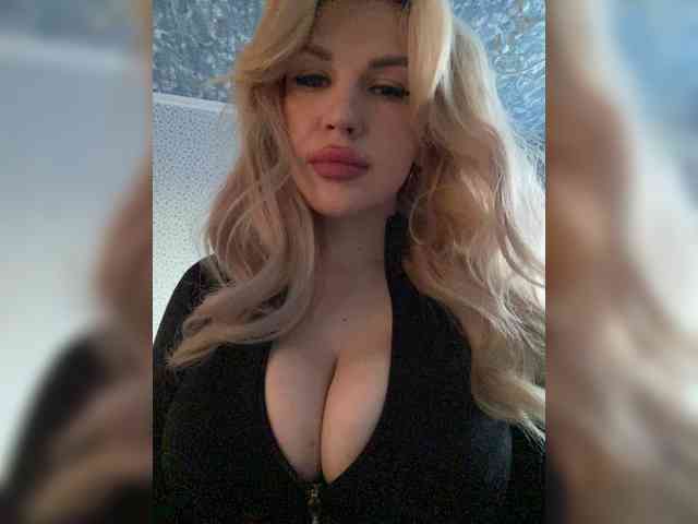 Mmmmmm-----'s cam show statistics and live stream