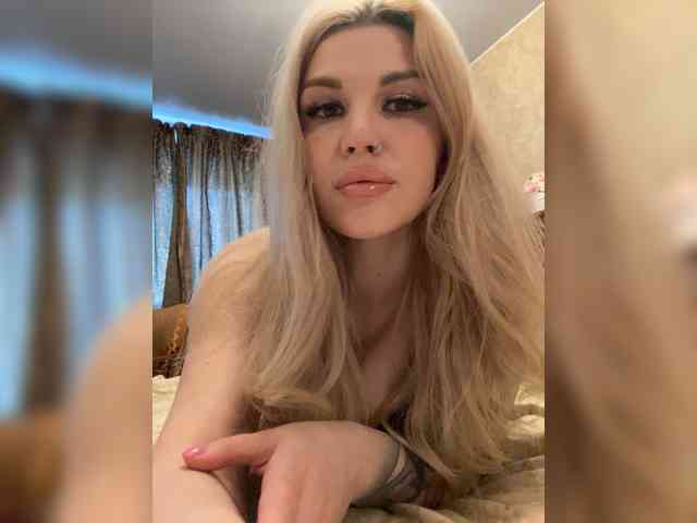 Modella: FortuneAura