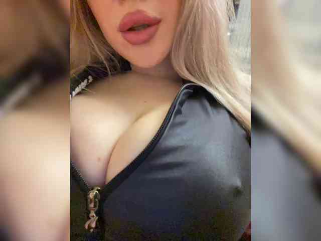 Mmmmmm-----'s cam show statistics and live stream