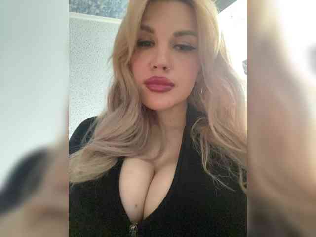 Mmmmmm-----'s cam show statistics and live stream