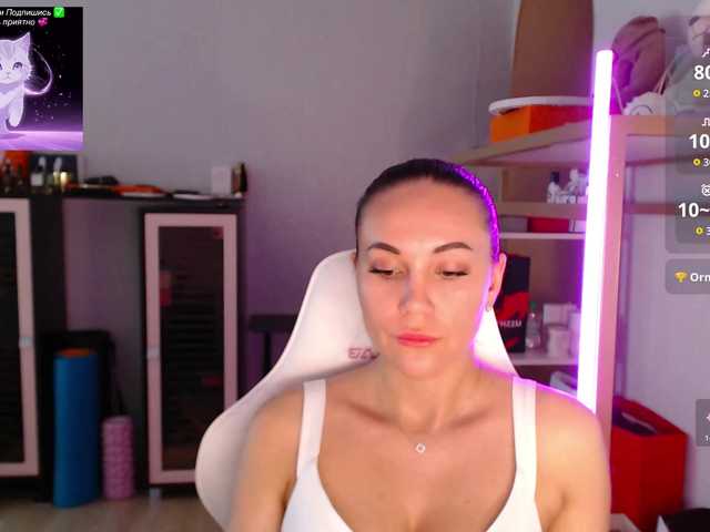 QWEENII live cam on BongaCams