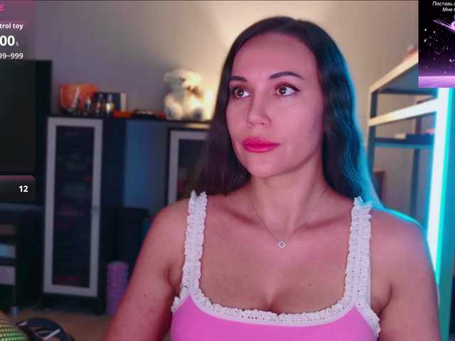QWEENII live cam on BongaCams